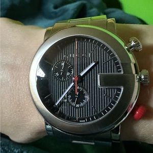 Gucci silver watch unisex